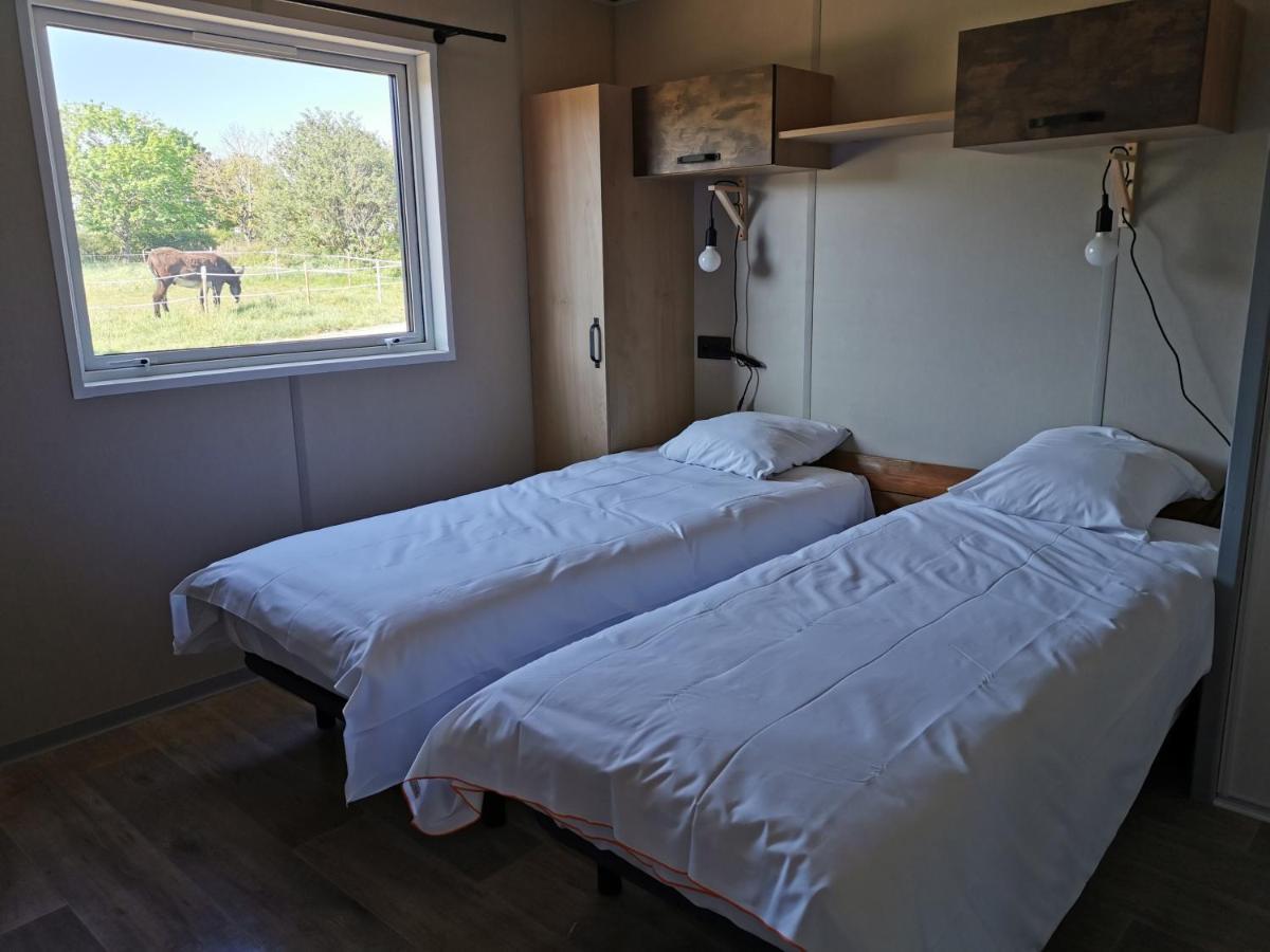 Le Village De Cottages - Le Pole Du Cheval Et De L'Ane Lignieres  Ngoại thất bức ảnh