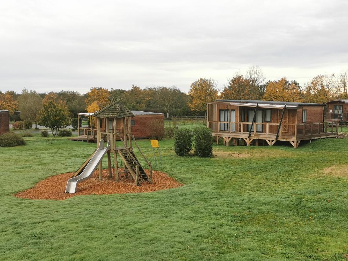 Le Village De Cottages - Le Pole Du Cheval Et De L'Ane Lignieres  Ngoại thất bức ảnh