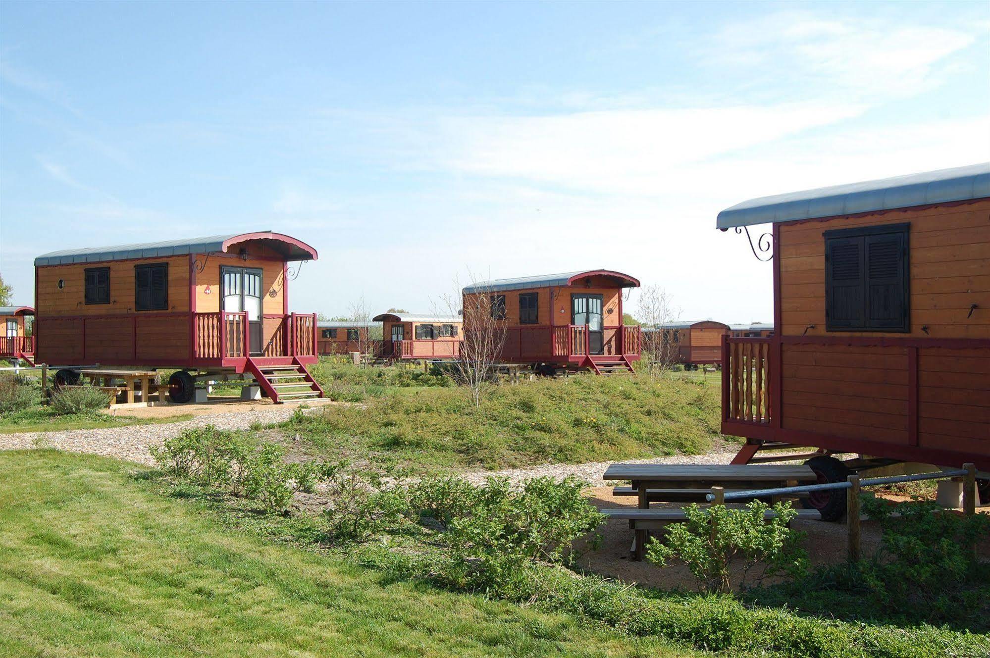Le Village De Cottages - Le Pole Du Cheval Et De L'Ane Lignieres  Ngoại thất bức ảnh